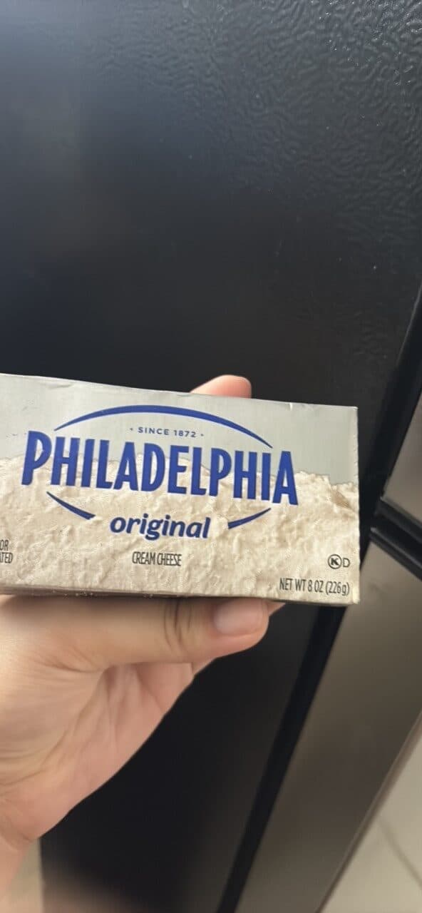 Philadelphia original cream cheese packshot